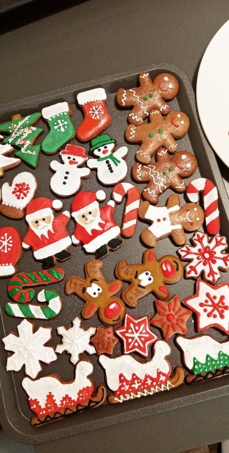 Christmas Cookie Making Party, Christmas Cookies Aesthetic, Jul Mad, Christmas Dreaming, Cosy Christmas, Cookies Christmas, Holiday Feast, Xmas Cookies, Christmas Sweets