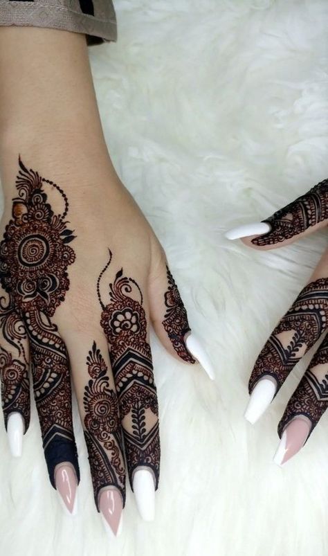 Henna Design Hand, Brides Mehndi, Henna Design Simple, Finger Mehndi Style, Finger Designs, Henna Flowers, Henna Hand Designs, Mehendi Bridal, Mehndi Bridal