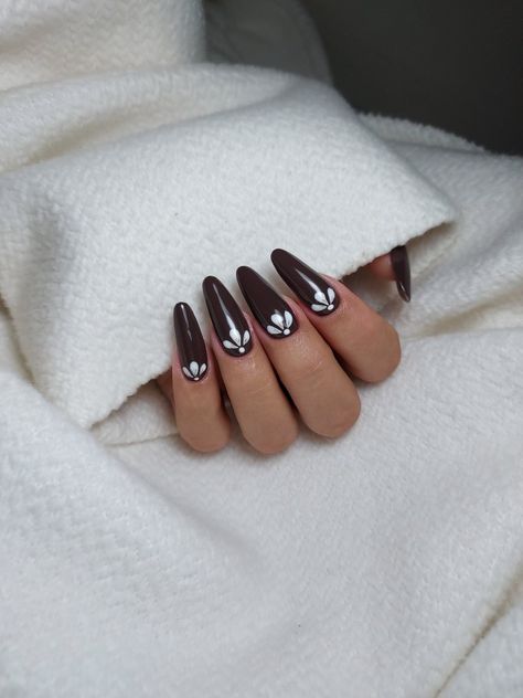 Brown Nails Flower, Brown Nails With Flowers, Long Brown Nails, Brown Long Nails, Nails With Flowers, Brown Flowers, Brown Nails, Flower Nails, Green Nails