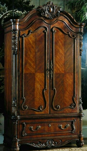 Vintage Wardrobe Closet Antique, Victorian Wardrobe Furniture, Antique Wooden Wardrobe, Old Wardrobe Aesthetic, Victorian Closet Ideas, Old Furniture Aesthetic, Gothic Wardrobe Furniture, Aesthetic Almirah, Old Wooden Wardrobe