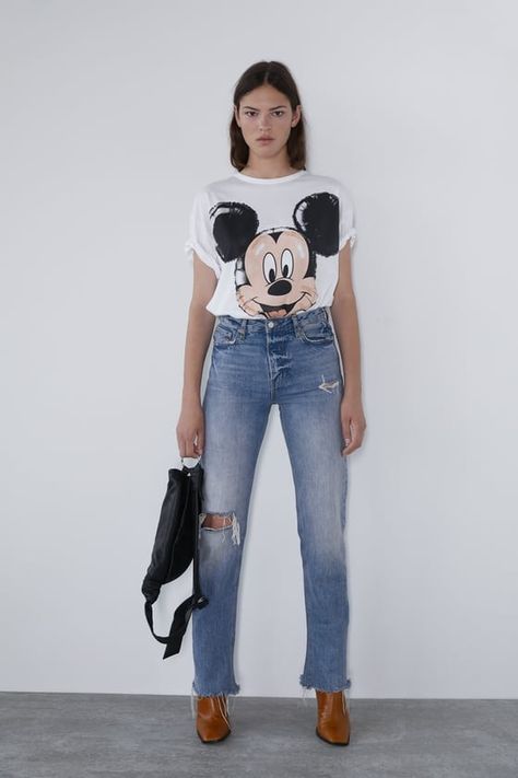 Mickey Mouse Outfit, Mickey Mouse Shirt, Casual Chic Outfits, Disney Inspired Fashion, Tshirt Outfit, Mickey Mouse Sweatshirt, Mickey Mouse T Shirt, Mickey Mouse Shirts, Disney Sweatshirts