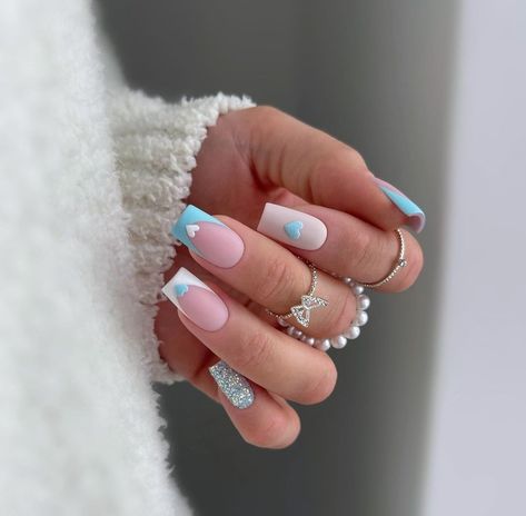 💅 amanda.sudolll 👈 Instagra Snow Nails, Light Blue Nails, January Nails, Cute Summer Nails, Blue Nail Designs, Fall Nail Colors, Moisturizer For Dry Skin, Pretty Lights, Heart Nails