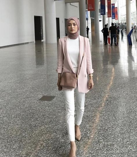 Blazer Muslimah Outfit, Office Look Hijab Casual, Outfit Formal Hijab, Hijab Business Outfit, Hijabi Office Wear, Hijabi Office Outfits, Hijab Formal Outfit, Hijab Office Look, Formal Hijab Outfit