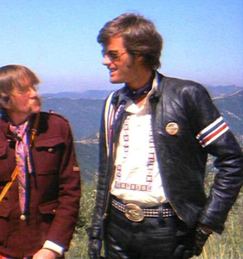 Peter Fonda Easy Rider, Easy Rider Bikes, Captain America Motorcycle, Peter Fonda, Captain America Jacket, Winter Leather Jackets, Vintage Motorcycle Posters, Henry Fonda, Riders Jacket