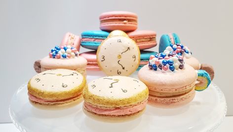 Alice In Wonderland Macarons, Alice In Wonderland Bakery, Disney Macaroons, Alice In Wonderland Savory Food, Snow White Macarons, Salted Caramel, Mini Cupcakes, Macarons, Cherry