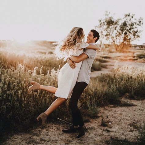 Shooting Couple, Love Shoot, Cute Couple Quotes, Engagement Poses, Engagement Photo Outfits, Engagement Photo Inspiration, Photo Couple, Photography Pictures, Paros