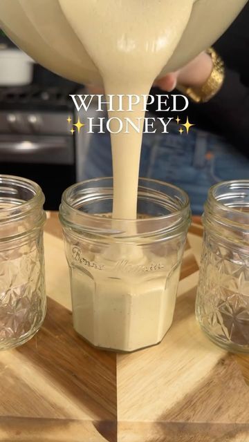 @eatinghealthytoday on Instagram: "How to make the perfect Whipped Honey! 🍯 Tag someone else who would love this! 👇🏼 (via: @healthylittlepeach) #homemadegifts #diygifts #honey #whippedhoney #viralrecipes #holidaygifts #christmas" Whipped Honey, Meal Prep Plans, Honey Gifts, Honey Recipes, Weight Watchers Diet, Honey Butter, Sweet Sauce, Healthy Foodie, Hot Fudge