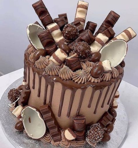 Chocolate Bar Cakes, Oreo Torte, Summer Sugar Cookies, Birthday Cake Decorating Ideas, Chocolate Cake Designs, Cupcake Cake Designs, Summer Baking, Cake Decorating Ideas, Birthday Cake Chocolate