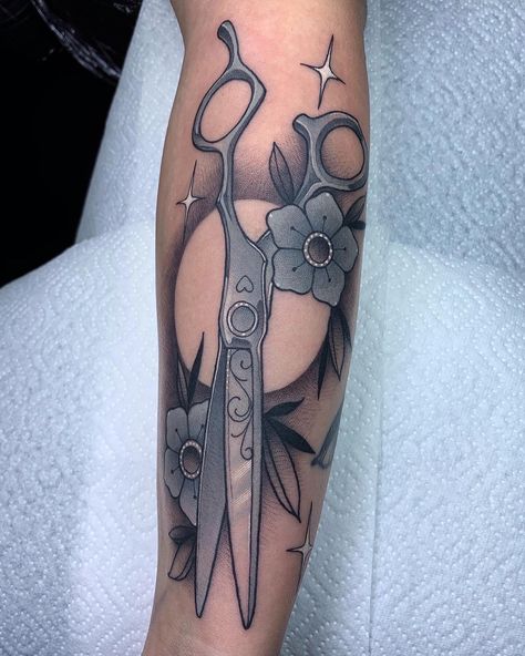 Grooming Shears Tattoo, Shear Tattoos, Comb Tattoo, Traditional Scissor Tattoo, Hairstylist Tattoos Cosmetology, Hairdresser Tattoo, American Traditional Hairdresser Tattoo, Dog Grooming Scissors Tattoo, Skull Scissors Tattoo