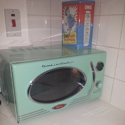 Now who the **** wants a burner stove when you could have ME?! Vintage Microwave, Retro Microwave, Restaurant Vintage, Retro Kitchens, I Have Changed, Winter Meals, Retro Appliances, Eat Pretty, Vintage Appliances