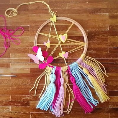 DIY creative stuff: ACCHIAPPA SOGNI - TUTORIAL Incubus, Creative Stuff, Diy Creative, Video Tutorial, Clothes Hanger, Dream Catcher, Baby Mobile, Hand Made, Nursery