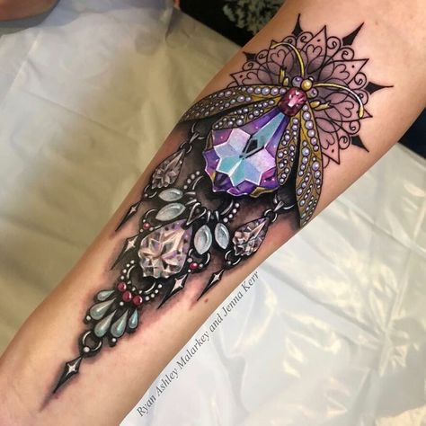 Jewelry Tattoo Designs, Gem Tattoo, Jewel Tattoo, Female Tattoos, Hamsa Tattoo, Kunst Tattoos, Diamond Tattoos, Hip Tattoos Women, Neck Tattoos