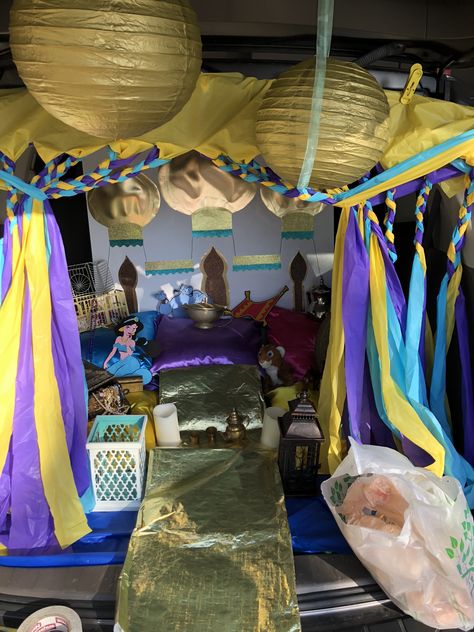 Jasmine trunk n treat Aladdin Halloween, I Dream Of Genie, Trunk Or Treat Ideas, Jasmine Birthday, Aladdin And Jasmine, Treat Ideas, Halloween 2015, Photo Corners, Flower Bird