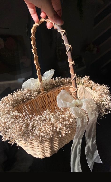 Bridal Hamper Ideas, Bride Hamper Basket Ideas, Nikkah Gifts For Bride, Wedding Gifts Packaging For Bride, Nikkah Gift Ideas For Bride, Nikkah Taals, Wedding Dala For Bride, Bridal Basket Ideas, Nikah Gift Ideas