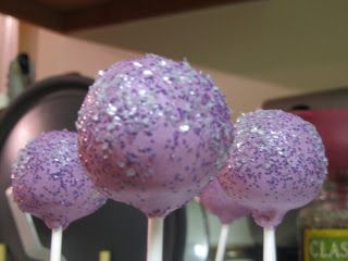 purple glitter cake pop Purple Glitter Cake, Euphoria Cake, Glitter Cake Pops, Glitter Fade Nails, Girly Party, Bday Party Theme, Ombre Nails Glitter, Purple Party, Glitter Cake