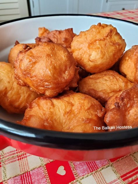 Croatian Fried Dough, Polish Fried Dough, Serbian Dinner Recipes, Bosnia Food, Makedonski Recepti, Fried Bread Dough, Fried Dough Recipe, Fried Dough Recipes, Balkan Recipes