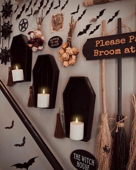 Gothic Decor Bedroom, Autumn Witch, Spooky Home Decor, Halloween Room Decor, Witchy Home Decor, Dark Home Decor, Halloween Everyday, Prom Queen, Christmas And Winter