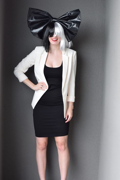 An easy DIY Sia costume for Halloween! Tutorial for how to make the bow and where to get the rest of the pieces Halloween Costume Ideas Black Hair, Costume Ideas Black Hair, Diy Party Outfit, Singers Costumes Ideas, Sia Costume, Sia Singer, Sia Kate Isobelle Furler, Sia Furler, Black And White Wig