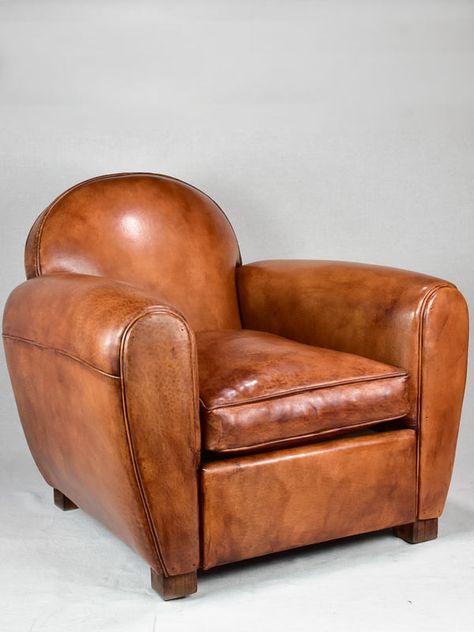 Round Back Chair, Club Chairs Living Room, Vintage Leather Chairs, French Interior Design, Chair Pictures, Leather Club Chairs, Rustic Home Design, French Furniture, Club Chair