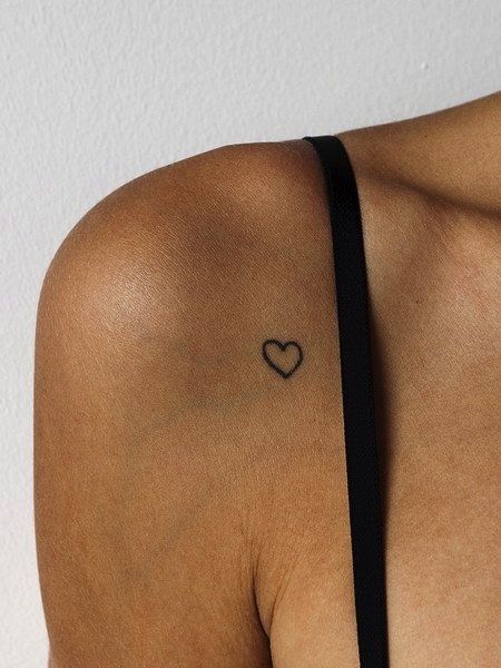 Little heart <3 Small Tattoo Placement, Small Heart Tattoos, Petit Tattoo, Muster Tattoos, Cool Small Tattoos, Collar Bone Tattoo, Girly Tattoos, Pattern Tattoo, Feminine Tattoos