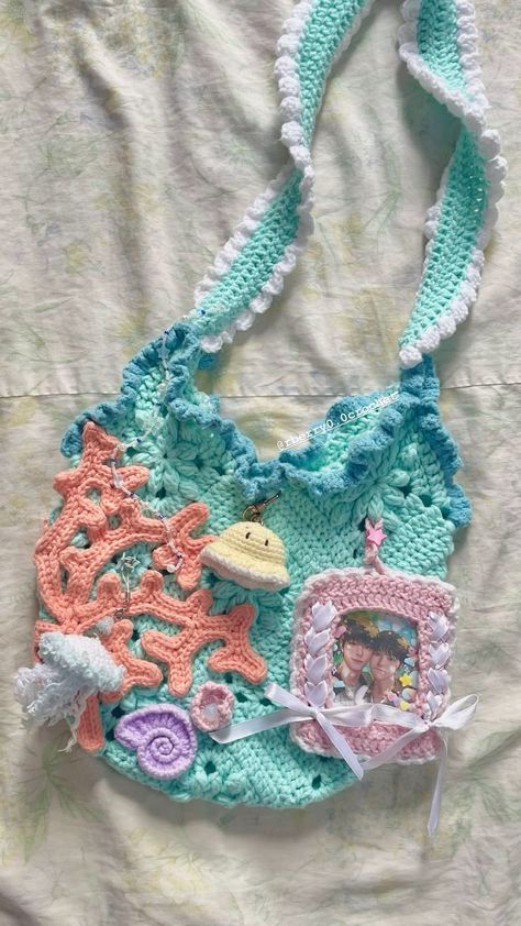 Ocean Bag, Crochet Business, Crochet Clothing And Accessories, Kawaii Crochet, Fun Crochet Projects, Diy Crochet Projects, Crochet Bag Pattern, Crochet Accessories, Crochet Fashion