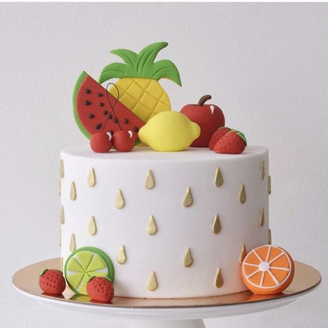 Fruit Themed Birthday Cake, Fruit Theme Cake, Fruit Themed Cake, Garden Theme Cake, Kue Fondant, Fruit Party Decorations, Fruity Party, Twotti Fruity, Fruit Cake Design