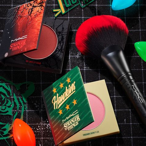 Goth House, Stranger Things Merchandise, Top Makeup, Cosmetic Sets, Stranger Things Aesthetic, Top Makeup Products, Picture Puzzles, Powder Blush, Cosplay Makeup