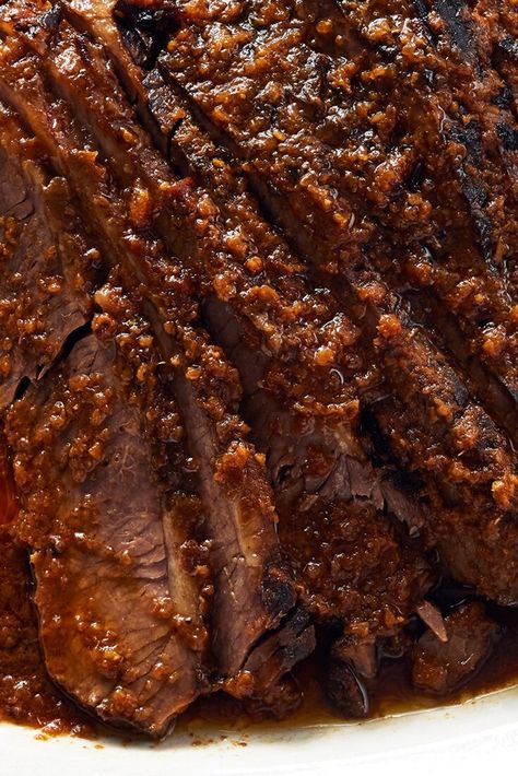 Brisket Recipes Rosh Hashana, Rosh Hashanah Brisket Recipes, Rosh Hashanah Brisket, Spicy Roast Chicken, Rosh Hashana Recipes, Ginger Recipe, Jewish Feasts, Passover Table, Braised Brisket