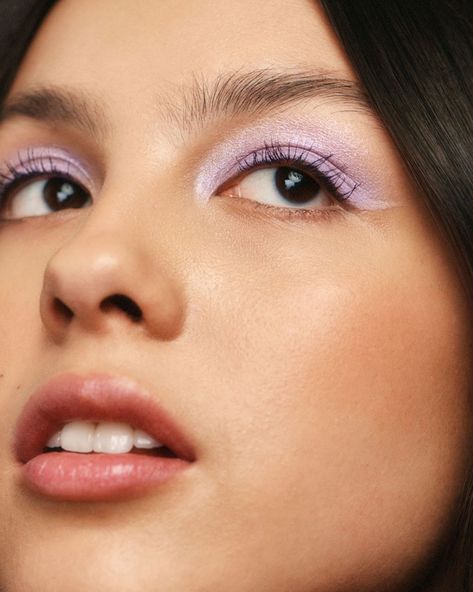 Glossier on Instagram: “We have been VERY inspired by lavender @ Glossier HQ (call us influenced 👀 @oliviarodrigo 👀)... so why not go all out? Ahead of our No. 1…” Purple Eye Makeup On Blue Eyes, Concert Makeup, Glossier You, Makeup News, Glossy Makeup, Purple Makeup, Purple Eyeshadow, Mexican Girl, Concert Fits