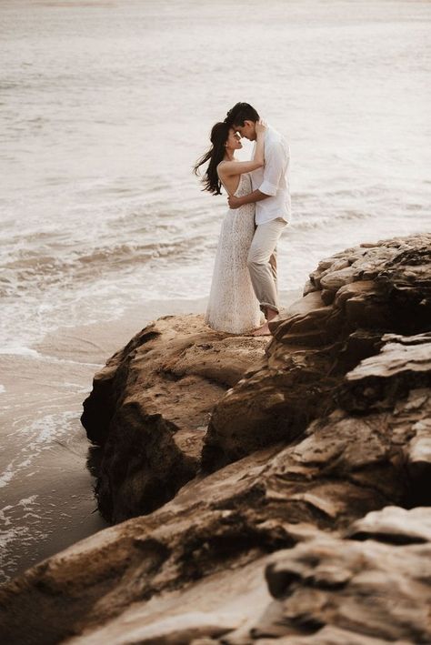 Santa Cruz Engagement Photos, Beach Couple Photoshoot Ideas, Wedding Pictures Beach, Pre Wedding Photoshoot Theme, Beach Wedding Pics, Engagement Photo Shoot Beach, Pre Wedding Photoshoot Beach, Engagement Pictures Beach, Jordan Wedding