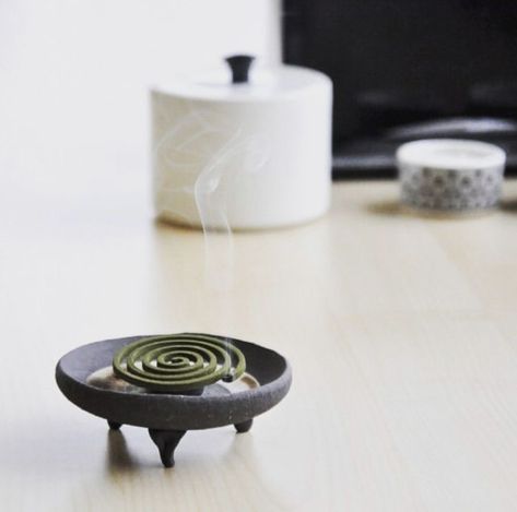 Mosquito Coil Holder, Mosquito Coil, Cement Diy, Ceramic Incense Holder, Ceramic Incense, Handmade Pot, Clay Crafts Air Dry, Concrete Crafts, Diy Pottery