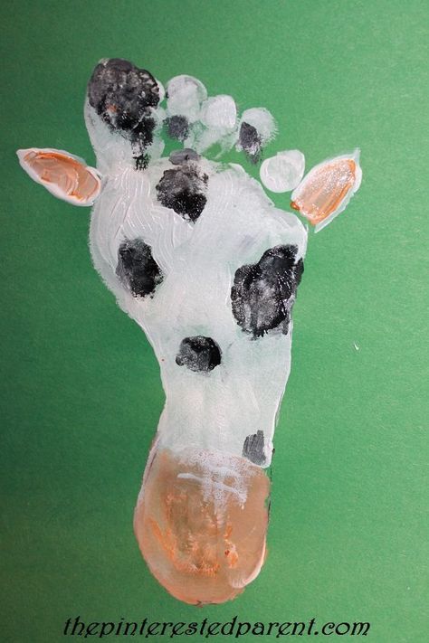 Cow Craft, Farm Craft, Baby Art Projects, Footprint Crafts, Rainy Day Crafts, Preschool Christmas Crafts, Farm Crafts, Alphabet Crafts, Footprint Art