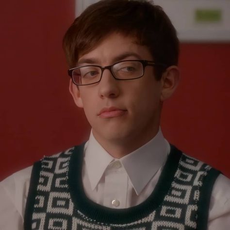 Austin Abrams Icon, Glee Characters, Austin Abrams Aesthetic, Glee Christmas Icons, Glee Santana Icon, Glee Spotify Cover, Artie Glee, Infj Characters, Artie Abrams