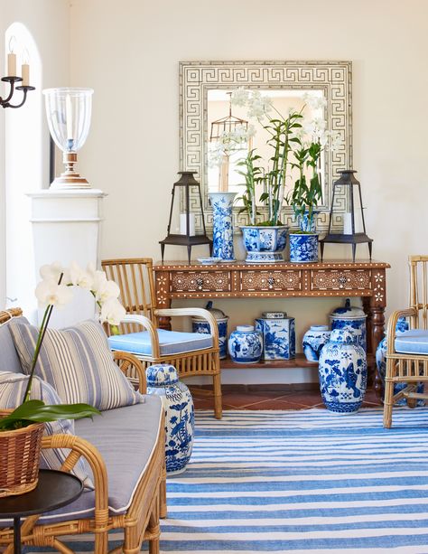 Mark D. Sikes    If you like your Chinoiserie with a more beachy/casual/comfortable vibe, take some tips from Mark Sikes. Stripes are a mu... Mark Sikes, Blue And White Decor, Mark D Sikes, Savvy Southern Style, Blue And White Chinoiserie, Blue White Decor, Chinoiserie Chic, Blue And White China, White Rooms