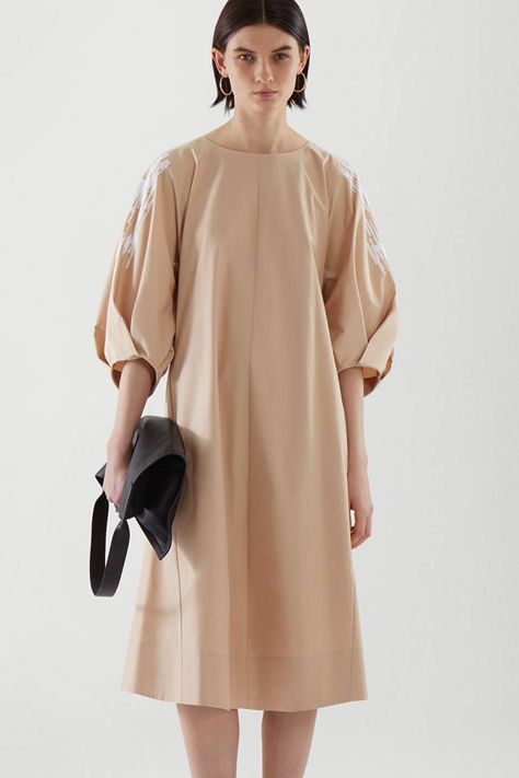 Voluminous Dress, Dress Drape, Drape Sleeves, Puff Sleeve Dress, Feminine Silhouette, Puffed Sleeves Dress, Fashion Chic, Trendy Dresses, Fashion Set