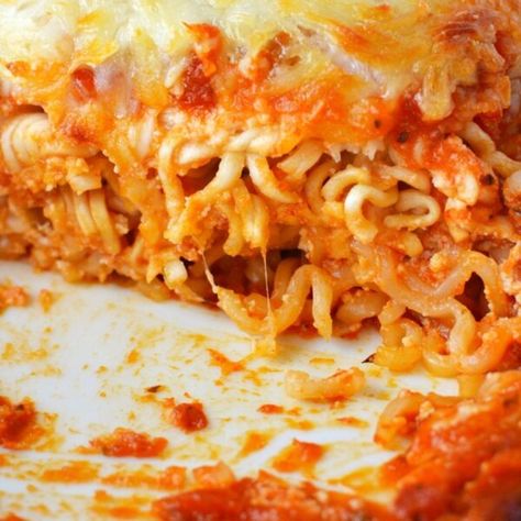 Ramen Lasagna - TikTok Recipe that we LOVE! | Viral Recipes Ramen Lasagna Recipe, Easy Lasagna With Ricotta Cheese, Lasagna Tiktok, Ramen Noodle Lasagna, Viral Tiktok Ramen, Ramen Lasagna, Lasange Recipe, Lasagna With Ricotta Cheese, Tiktok Ramen