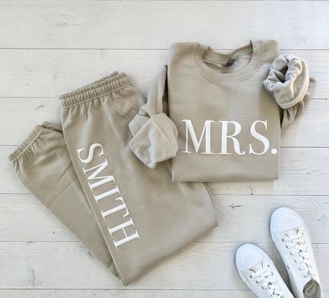 Bride Sweatpants, Matching Sweatsuit, Mrs Sweatshirt, Honeymoon Outfits, Bridal Gift, Bridal Shower Gift, Bridal Shower Gifts, Bridal Gifts, Her Style