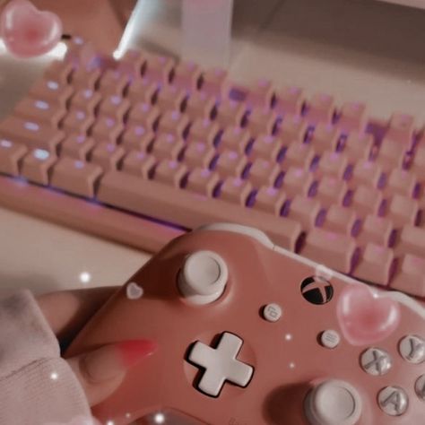 Gaming Aesthetic Pink, Xbox Gamer Pics Aesthetic, Gaming Pink Aesthetic, Video Juegos Aesthetic, Pink Gamer Aesthetic, Girl Gamer Aesthetic, Gaming Widget, Xbox Pfp Aesthetic, Xbox Aesthetic