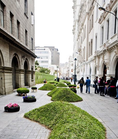 Urban Garden Art Berms in Lima, Peru - by Gran Semana de Lima Urban Landscape Design City Gardens, Grass Mounds, Urban Green Space, Pedestrian Plaza, Concept Landscape, Villa Architecture, Landscape Design Drawings, Landform, Urban Landscape Design