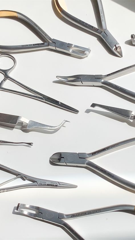 Dental student dentistry dentist teeth tooth orthodontic instrument pliers dentist photo aesthetic Stomatology Aesthetic, Dentist Photography, Dentist Aesthetic, Dentistry Aesthetic, Dentist Ideas, Dental Pictures, Dental Wallpaper, Dental Photos, Dental Images