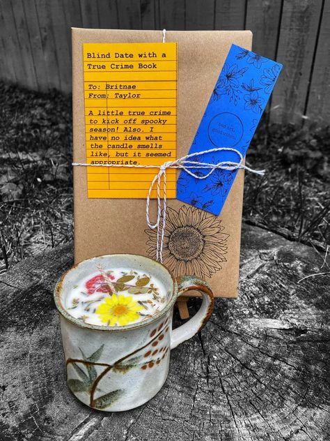 10 Blind Dates With a Book You'll Fall in Love With | Book Riot 10 Blind Dates, Christmas Gifts Girlfriend, Antique Booth Ideas, Gifts Girlfriend, Blind Date With A Book, Date With A Book, Gifts For Book Lovers, Diy Blinds, Candle Gifts