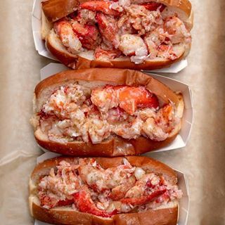 Tag some friends to share 🤤😋 • 📸 @cy_eats • Lobster Roll Aesthetic, Lobster Aesthetic, Lobster Roll Recipes, Seafood Diet, Yummy Seafood, Lobster Roll, Seafood Dinner, Some Friends, Dog Recipes