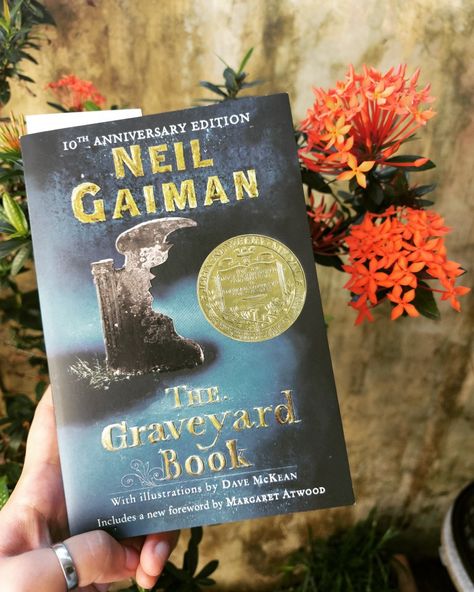 aesthetic books book vsco neil gaiman The Graveyard Book Aesthetic, Dave Mckean, The Graveyard Book, Margaret Atwood, Neil Gaiman, Coffee And Books, Graveyard, Book Aesthetic, Book Cover