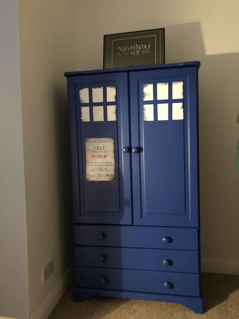 Finally finished the Tardis wardrobe for my little boy’s Dr Who themed room ❤️ Dr Who Bedroom Ideas, Dr Who Nursery, Tardis Bedroom, Tardis Control Room, Doctor Who Bedroom, Tardis Bookshelf, Tardis Door Decal, Dr Who Tardis, Tardis Blue