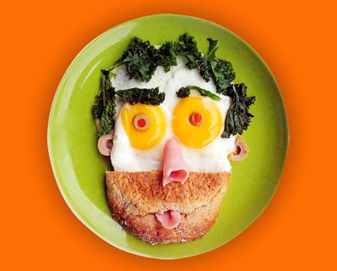 On those oh so dreadful Mondays, brighten up your morning with these deliciously adorable breakfast faces! Funny Breakfast, Scary Food, Creative Breakfast, Creative Food Art, Fun Kids Food, Breakfast For Kids, Food Humor, Creative Food, Cute Food