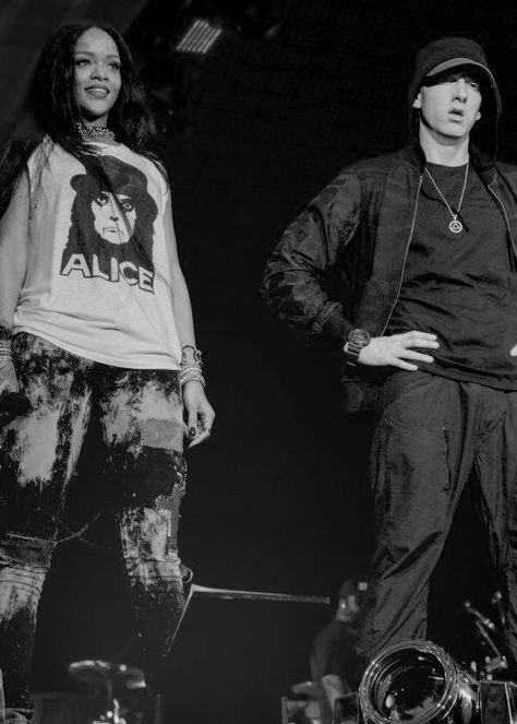 Rihanna & Eminem - MonstER Tour Eminem Rihanna, Eminem Style, Marshall Eminem, The Eminem Show, Eminem Wallpapers, Eminem Quotes, Eminem Photos, Eminem Rap, Eminem Slim Shady