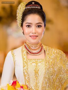 �ထိုင်မသိမ်း Design, Myanmar Traditional Wedding Dress, Myanmar Wedding Dress, Burmese Wedding, Anime Princess Dress, Myanmar Wedding, Summer Dresses Tutorial, Unusual People, Elven Wedding Dress