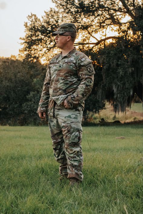 Military photography Soldier Photoshoot, Men Photoshoot Ideas, Military Photography, Men Photoshoot, Military Photos, Army Soldier, Military Men, Photoshoot Ideas, Senior Pictures