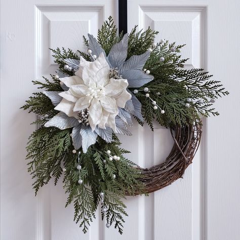 Holiday wreath craft