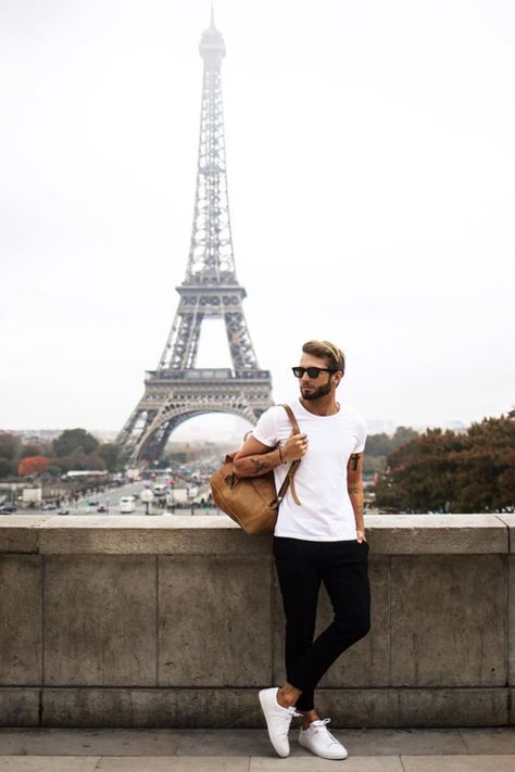 wedweddrfaevaerdfaervgf Erik Forsgren, Paris Outfit Ideas, Paris Photo Ideas, Eiffel Tower Photography, Paris Travel Photography, Travel Pose, Insta Poses, Mens Photoshoot Poses, Mens Summer Outfits